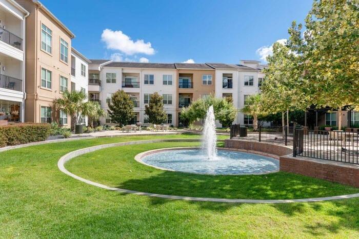 Primary Photo - 1755 Cres Plaza Dr