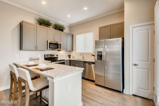 Building Photo - 3 br, 2 bath Townhome - 3420 S Dallas Pky