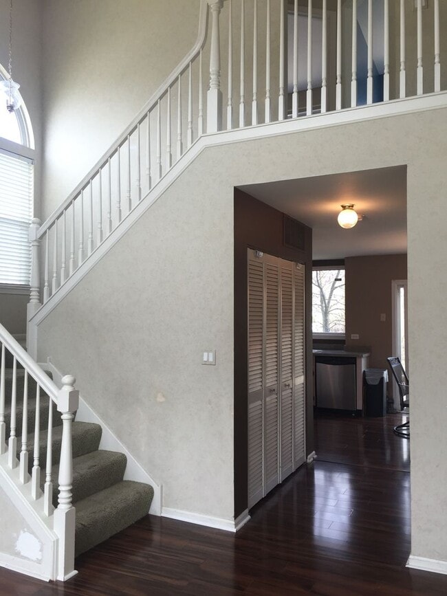 Building Photo - 844 Violet Cir