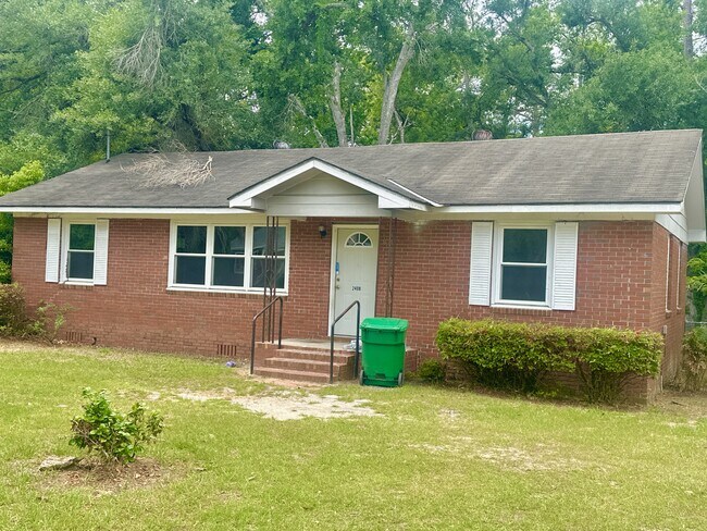Building Photo - 2408 Giddens Dr