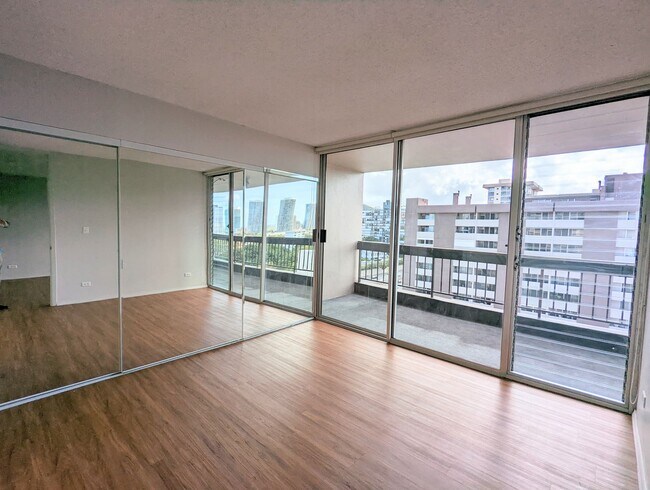 Foto del edificio - Partly Furnished 1-Bedroom 1-Bath with 1 p...