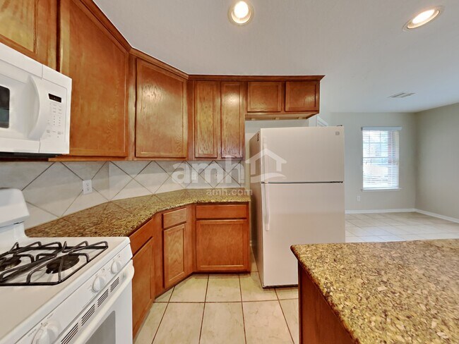 Building Photo - 439 Pinewood Ridge Dr