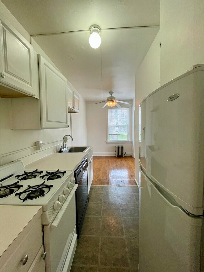 Philip H. Barron RealtyClayton & Forest Park Apartments 803813