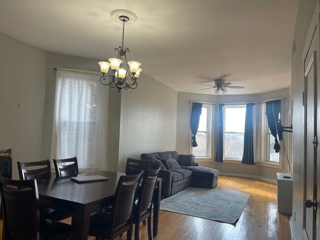 Foto del edificio - 1339 N Western Ave