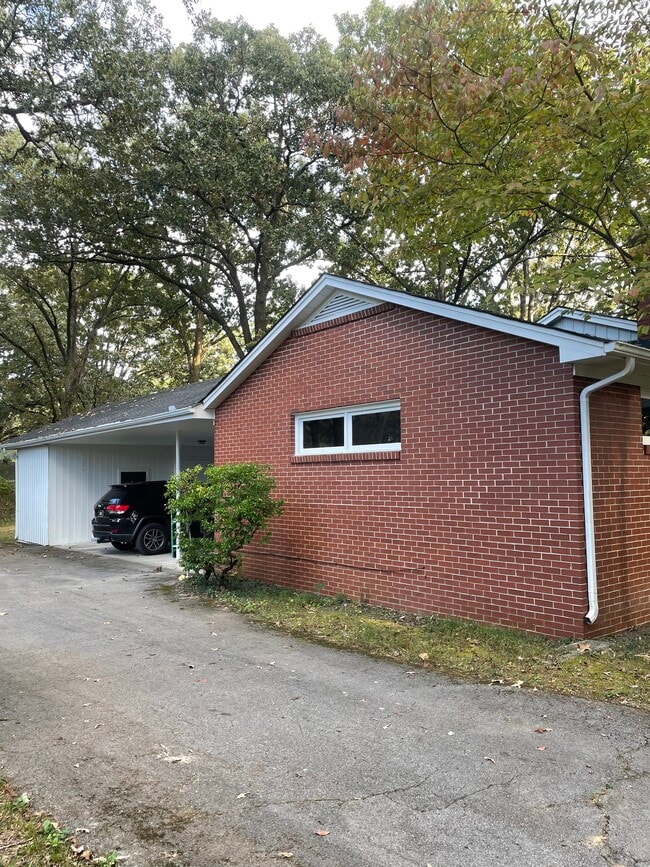 Building Photo - 208 Foxboro Ln