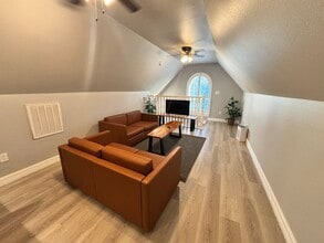 Building Photo - 427 Rice Ave