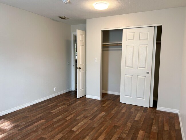 Foto del edificio - 196 Phoenetia Dr