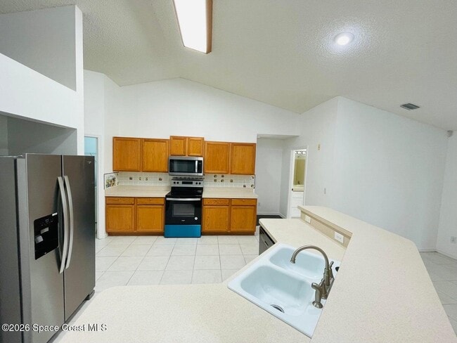 Building Photo - 670 Elmont St NW