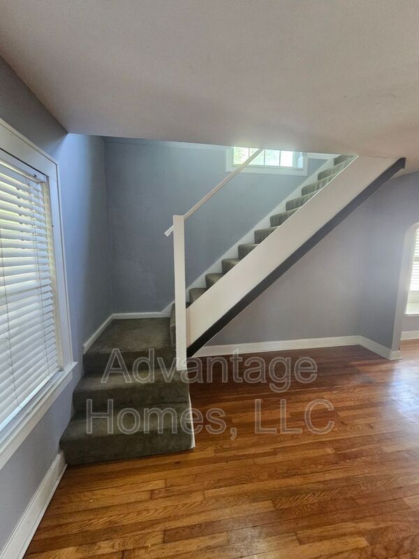 Building Photo - 4544 Terrace St