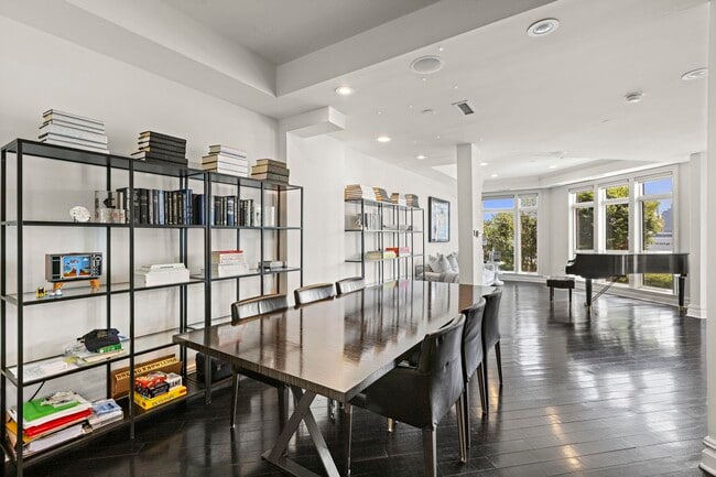 Building Photo - 5 Henley Pl