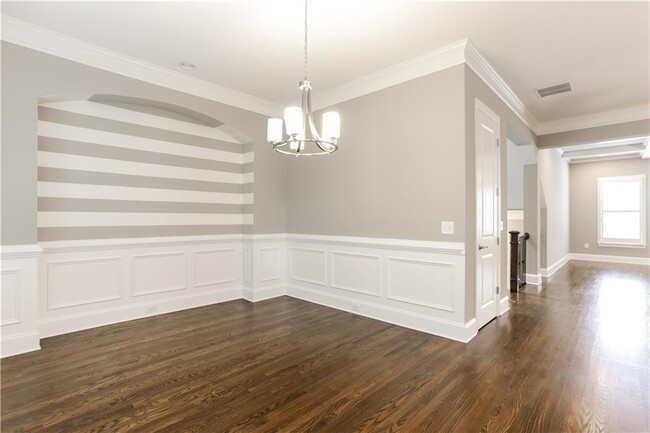 Foto del edificio - 914 Canterbury Ln NE
