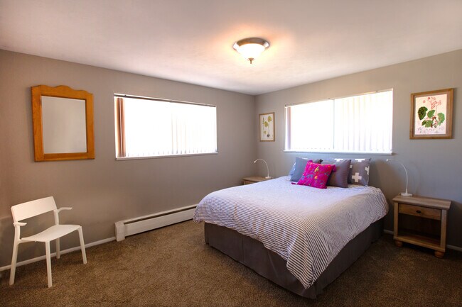 Master bedroom King size - 1760 Eaton St