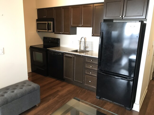 KITCHEN - 135 Village Green Sq