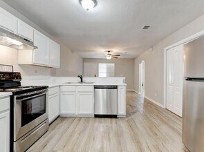 Building Photo - 2321 Terrace Dr