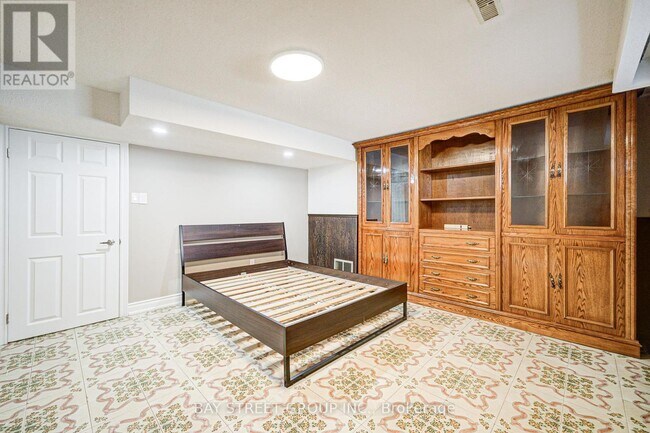 Building Photo - 38 Leafield Dr