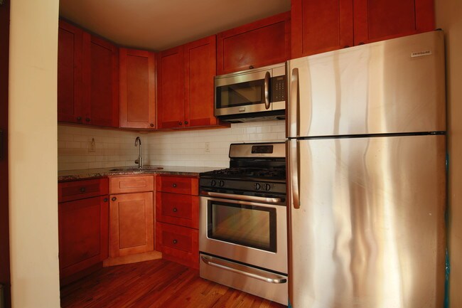 Building Photo - 473 Willis Ave