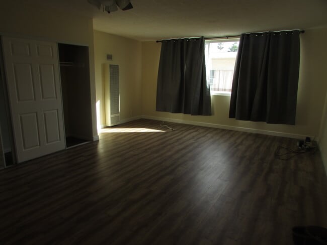 Building Photo - 1729 N Wilton Pl