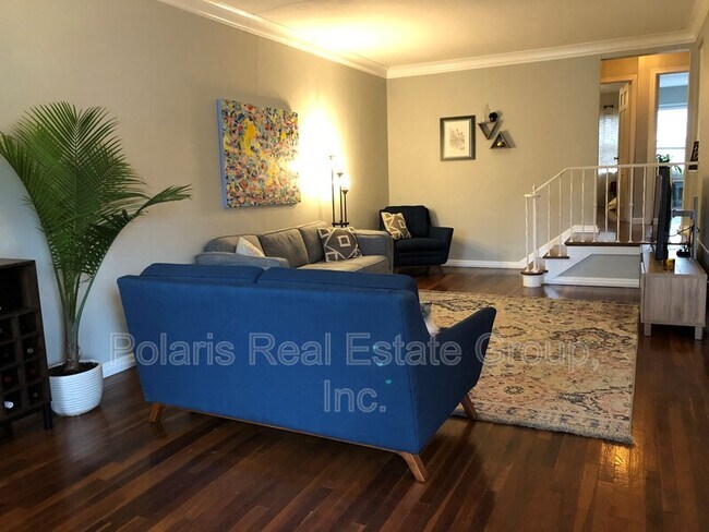 Foto del edificio - 3348 Fall Creek Dr