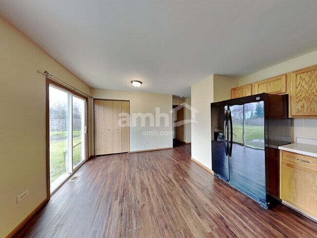 Building Photo - 5311 Meadowbrook St