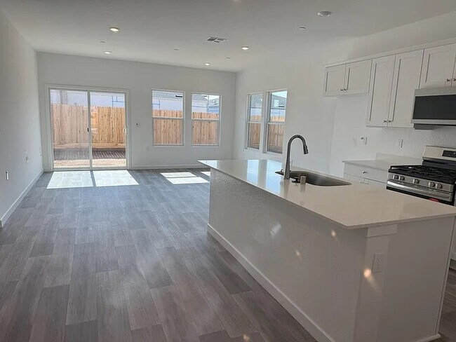 Foto del edificio - 6053 E Robinson Ave