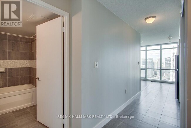 Building Photo - 11 Brunel Ct