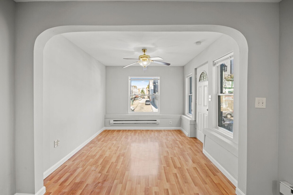 Primary Photo - 1440 W Grange Ave