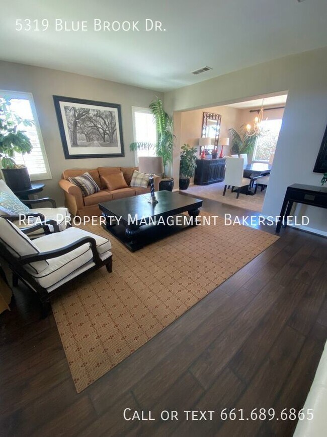 Foto del edificio - 5319 Blue Brook Dr