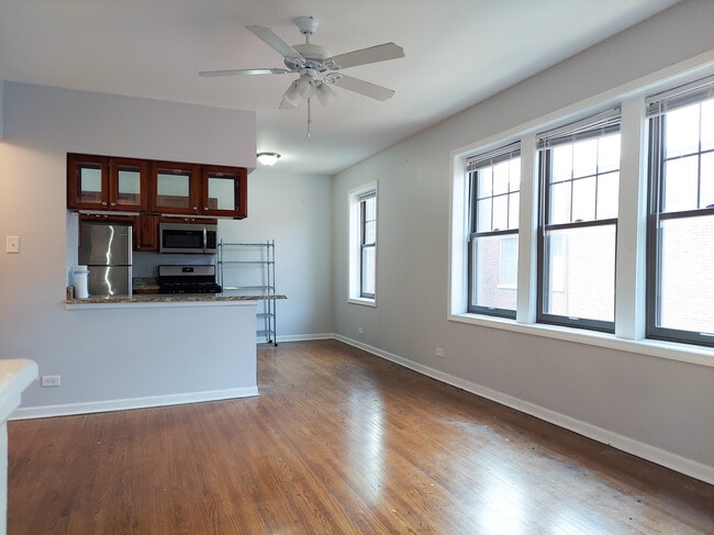 Foto del edificio - 3708 N Sheffield Ave