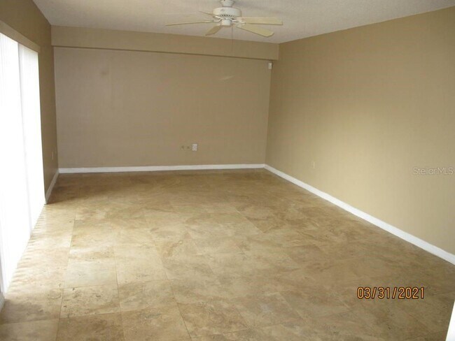 Foto del edificio - 5281 Middle Ct