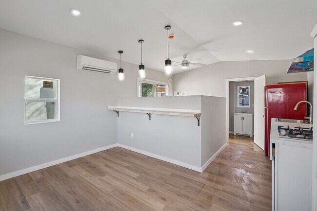 Foto del edificio - 890 E Ash St