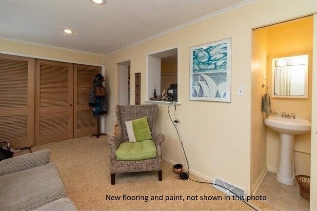 Entryway and 1/2 bath - 1065 42nd St