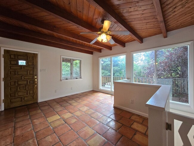 Building Photo - 295 Lomita St