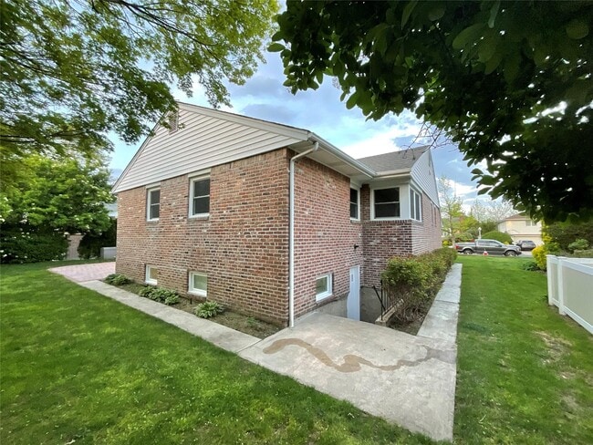 Building Photo - 289 Birch Dr