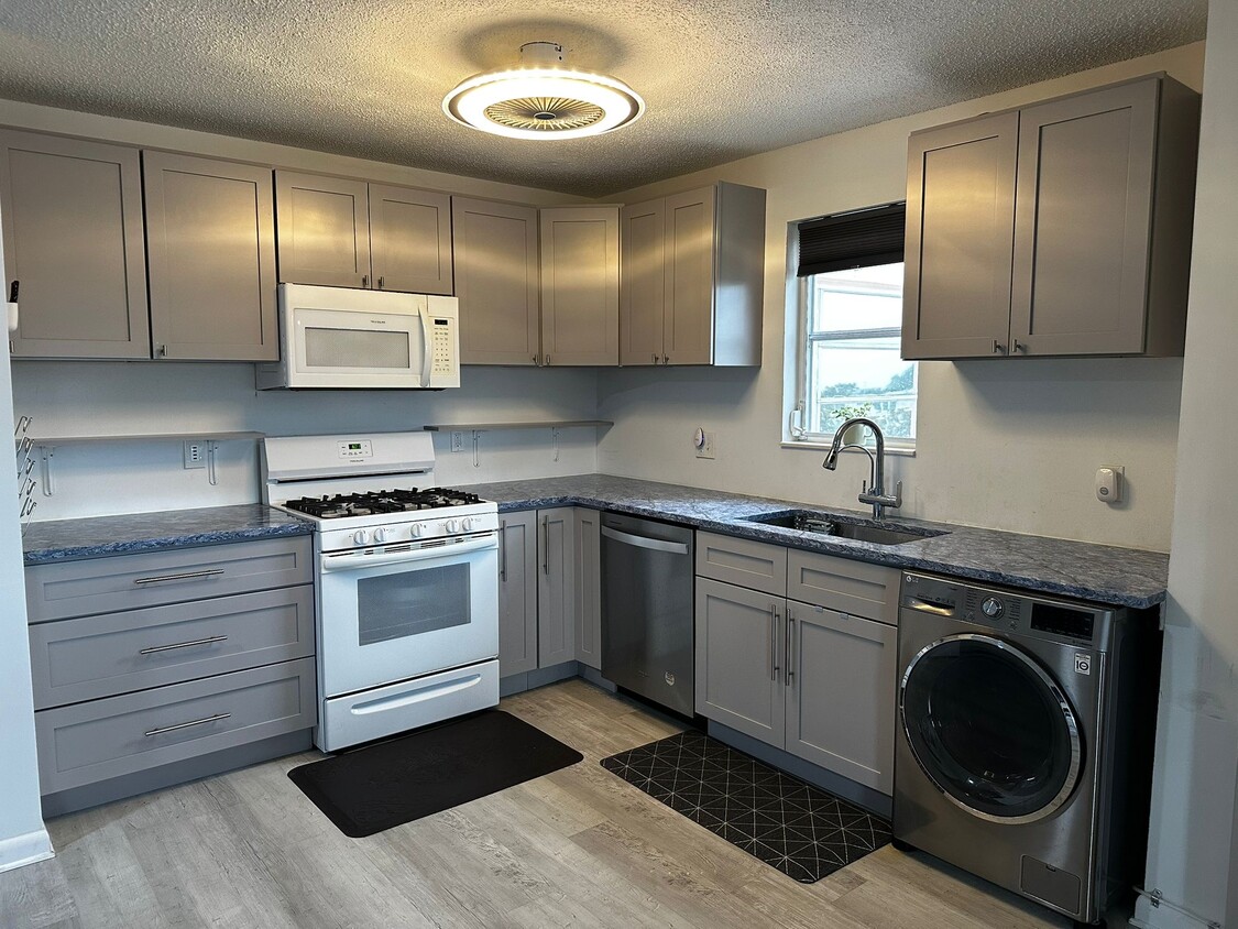 Kitchen - 5623 80th St N