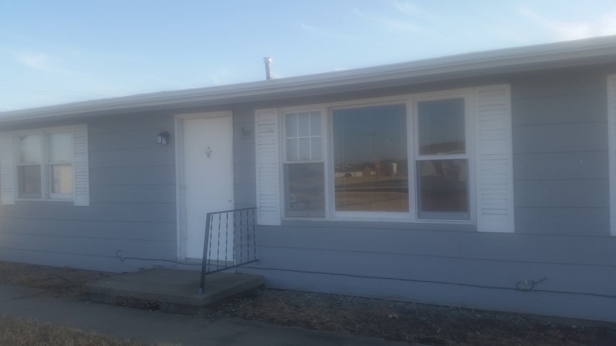 911 N Broadway St, Herington, KS 67449 Apartments in Herington, KS