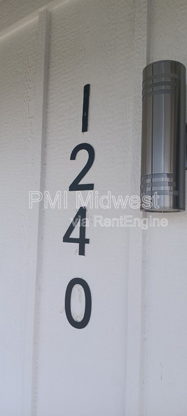 Building Photo - 1240 W 18th St