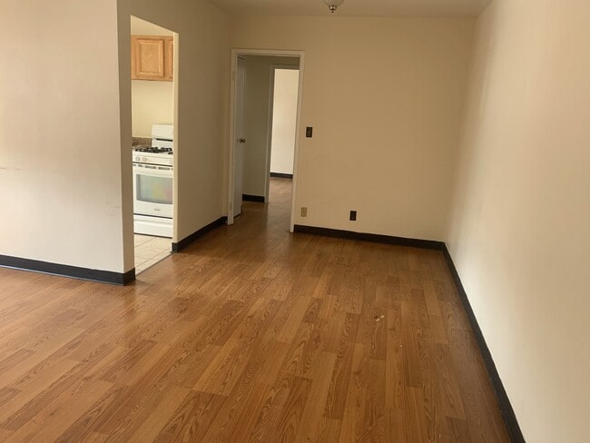 Building Photo - 280 E 38th St