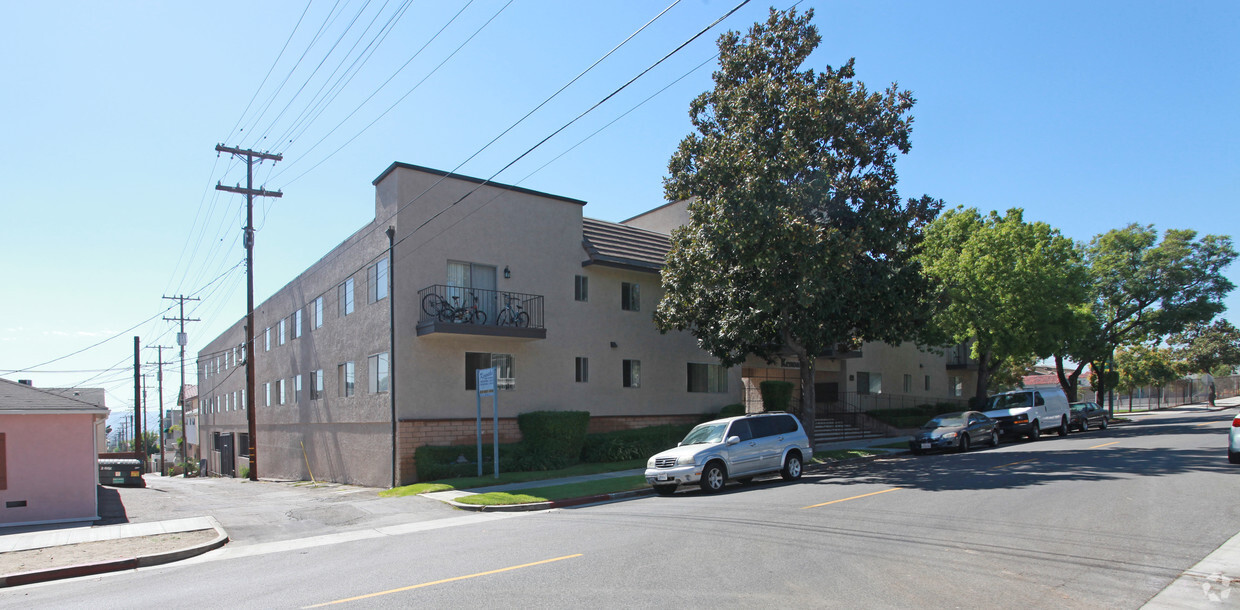 Primary Photo - Kenoaks Luxury Apartments