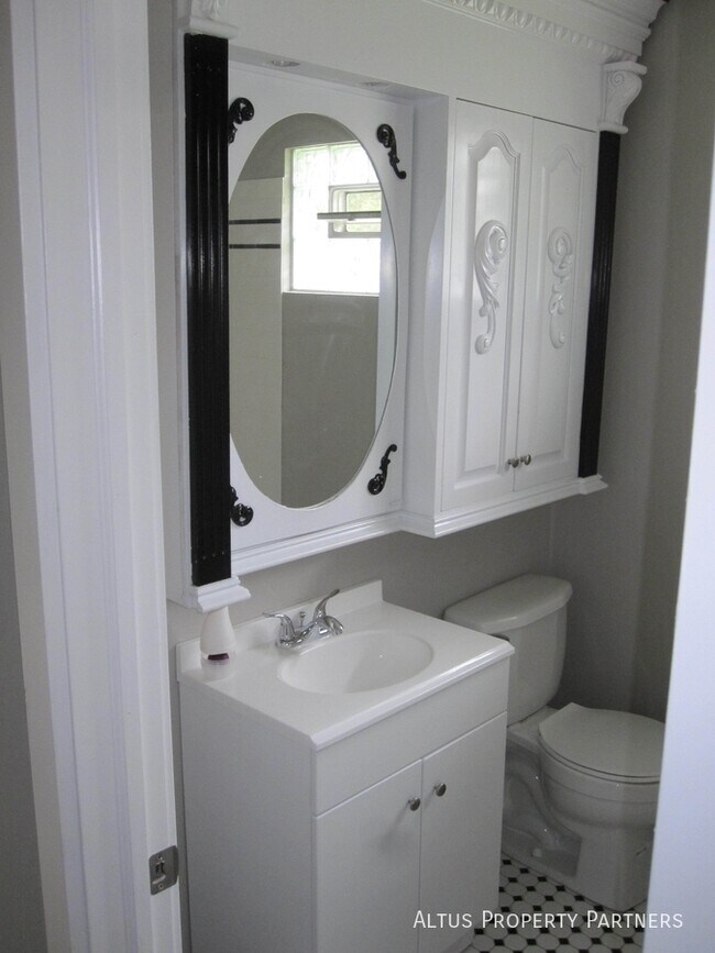 Building Photo - 16535 Spaulding Ave