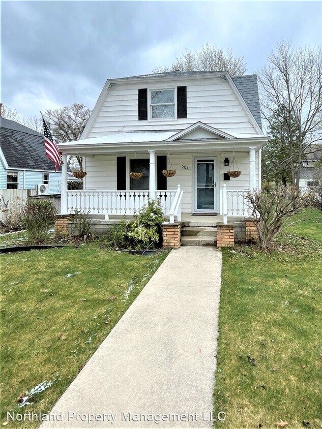 Primary Photo - 3 br, 2 bath House - 606 West Tenth Street