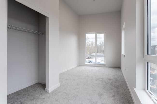 2BR, 1BA - 922SF - Navalia