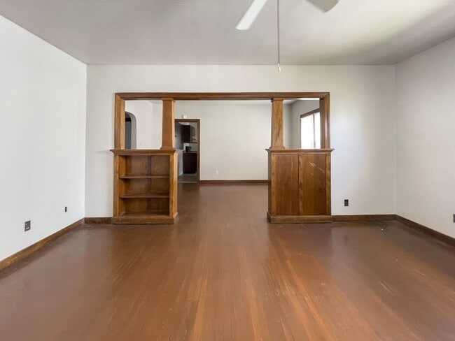 Building Photo - PRELEASING for AUGUST! Close to Campus: In...
