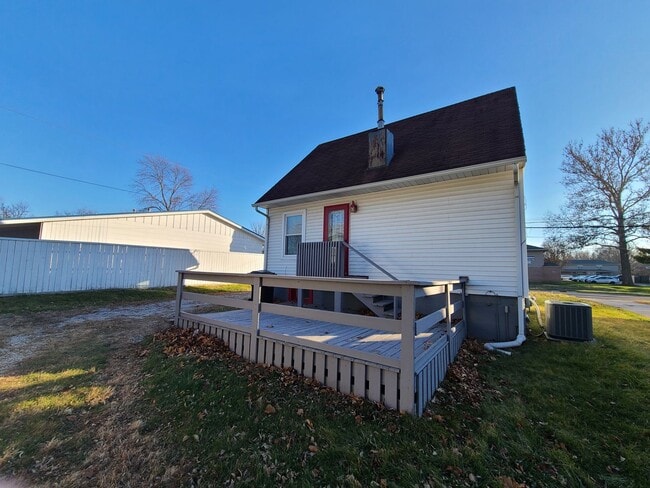 Building Photo - 2 Bedroom Home in Normal