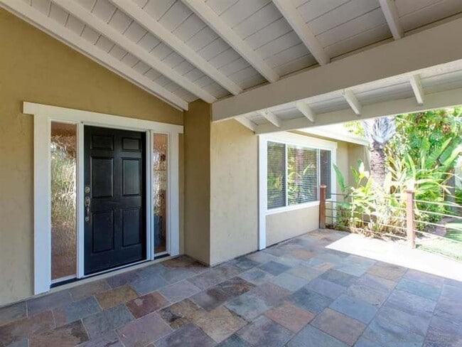 Building Photo - 4810 Refugio Ave