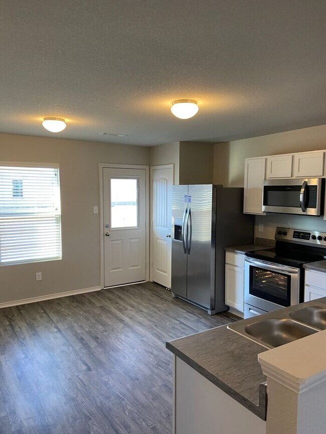 Foto del edificio - *$99 Move-in Special* | Three Bedroom | Tw...