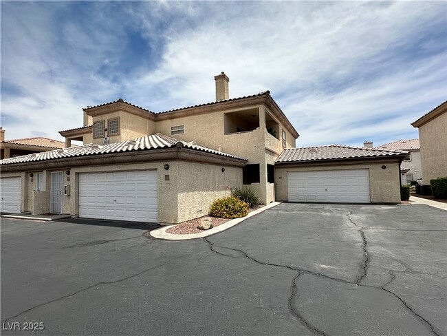 Building Photo - 3604 Monarcas St