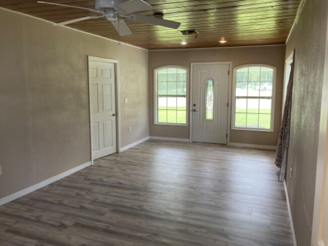 Building Photo - 1233 NE 14th St