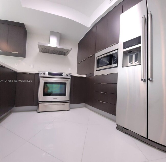 Foto del edificio - 250 Sunny Isles Blvd