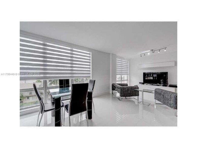 Foto del edificio - 9800 W Bay Harbor Dr