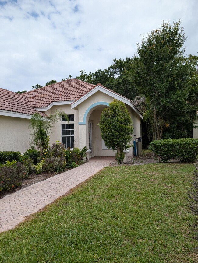Foto del edificio - 708 SW St Vincent Cove